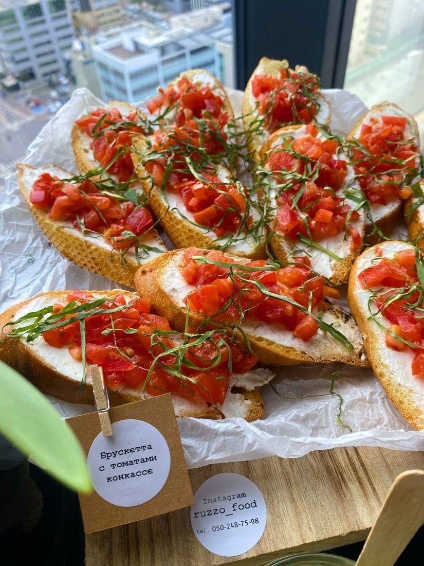 Bruschetta tomates, ricotta et basilic